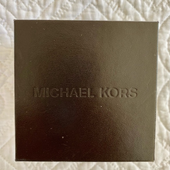 Michael Kors white ceramic watch new used only once - Picture 9 of 10